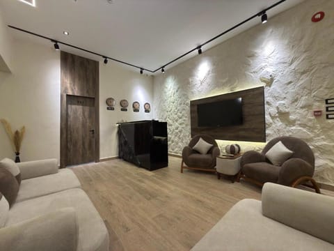 Communal lounge/ TV room, TV and multimedia, Lobby or reception, Seating area, Evening entertainment
