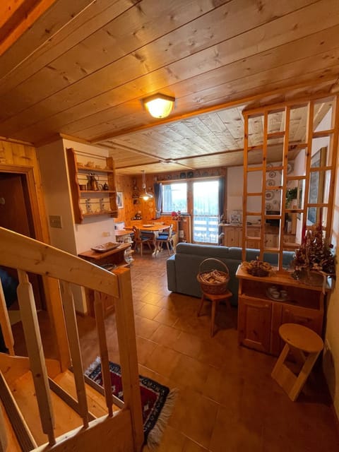 Spring, Natural landscape, Winter, Summer, Kitchen or kitchenette, Living room, Photo of the whole room, Seating area, Dining area, Autumn, Mountain view