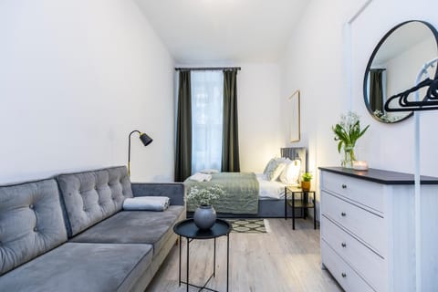 Bedroom, internet
