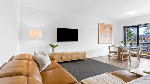 TV and multimedia, Living room, Dining area