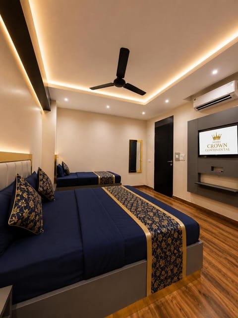 Communal lounge/ TV room, Bed, TV and multimedia, Photo of the whole room, Bedroom