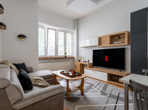 Communal lounge/ TV room, TV and multimedia, Kitchen or kitchenette, Living room, Seating area, Evening entertainment