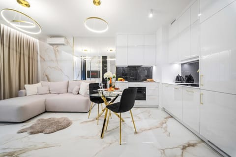 TV and multimedia, Kitchen or kitchenette, Living room, Seating area