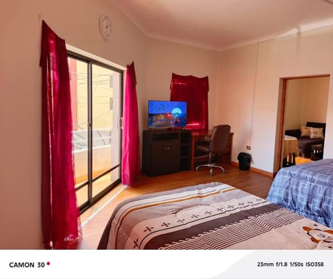 Bed, TV and multimedia, Photo of the whole room, Seating area
