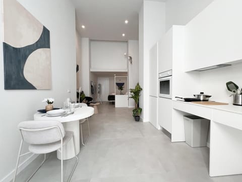 Kitchen or kitchenette, Dining area, stove