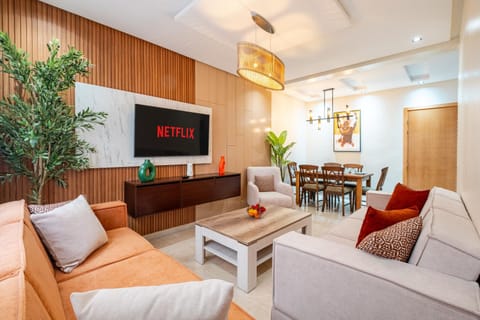TV and multimedia, Living room, Seating area, Dining area
