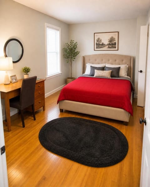 Photo of the whole room, Bedroom