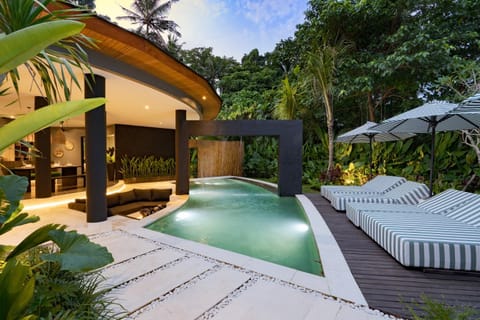Swimming pool, sunbed