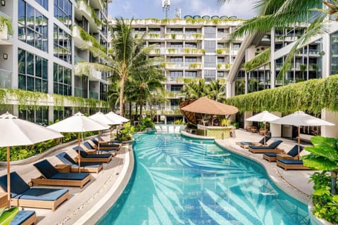 Property building, Garden view, Pool view, Swimming pool