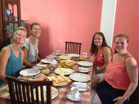 People, Food and drinks, Dining area, Food, Breakfast, Drinks, group of guests