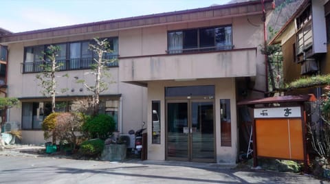 Property building, Facade/entrance, Day