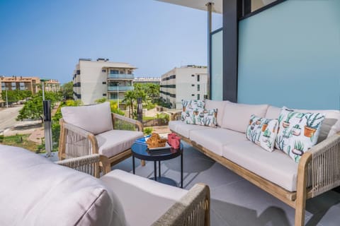 Restaurant/places to eat, Balcony/Terrace, Other, Beach