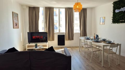 TV and multimedia, Seating area, Dining area