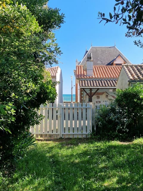 Garden, Sea view