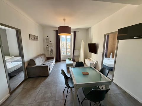 TV and multimedia, Living room, Dining area
