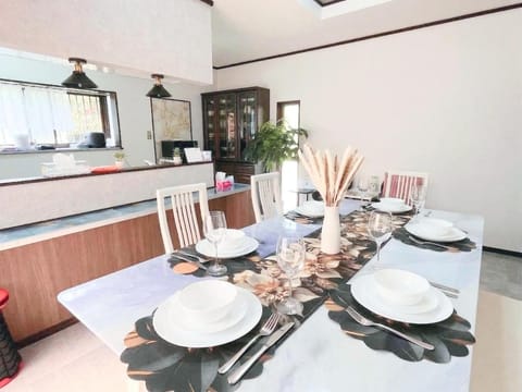 Kitchen or kitchenette, Dining area, Food