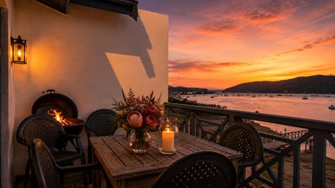 View (from property/room), Balcony/Terrace, Lake view, Landmark view, Sea view