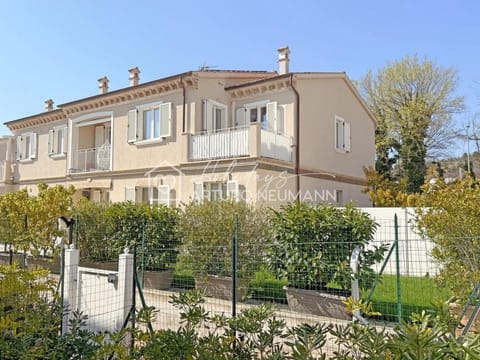Property building, Spring, Day, Garden, Garden view