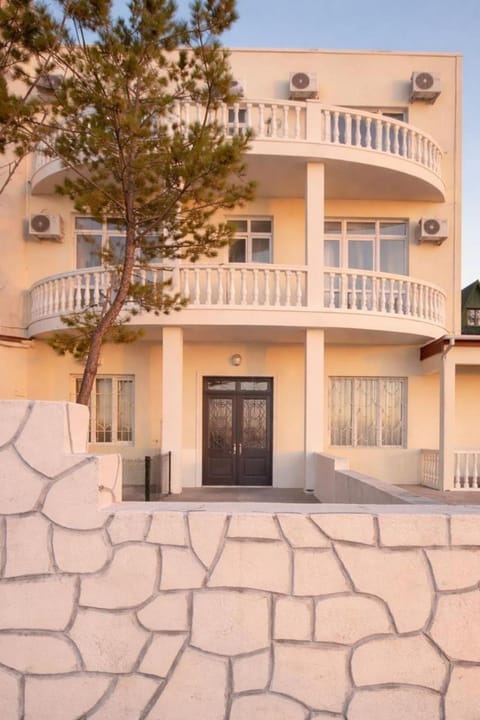Property building, Day