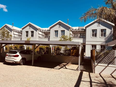 Property building, Neighbourhood, Parking