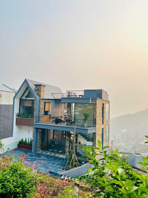 Property building, Day, Natural landscape, Mountain view
