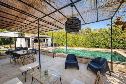 Patio, Day, Natural landscape, Garden, View (from property/room), Balcony/Terrace, Garden view, Pool view, Swimming pool, sunbed