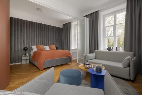 Bed, Living room, Photo of the whole room, Seating area, Bedroom