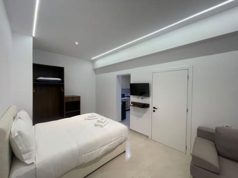 TV and multimedia, Bedroom, wardrobe