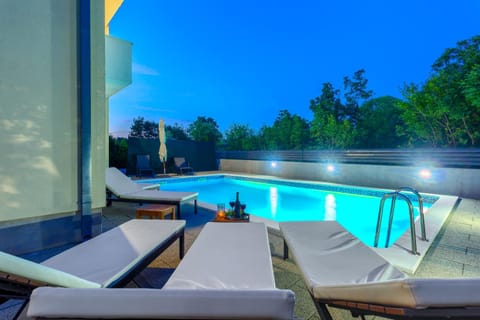 Swimming pool