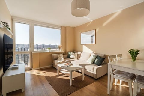TV and multimedia, Living room, Dining area, Evening entertainment, Family
