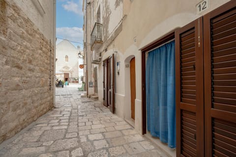 Property building, Day, Neighbourhood, Street view