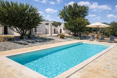 Property building, Patio, Spring, Day, Garden, Garden view, Pool view, Swimming pool, Swimming pool, sunbed