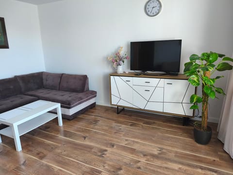 Communal lounge/ TV room, TV and multimedia, Living room, Seating area