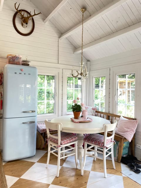 Kitchen or kitchenette, Communal kitchen