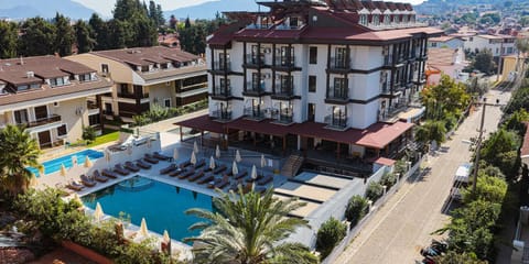 Property building, Natural landscape, Bird's eye view, Pool view, sunbed