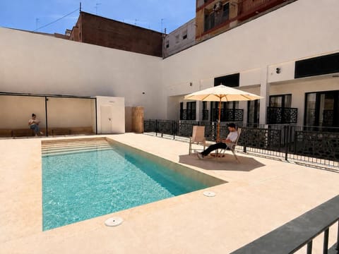 Property building, Day, Swimming pool, sunbed