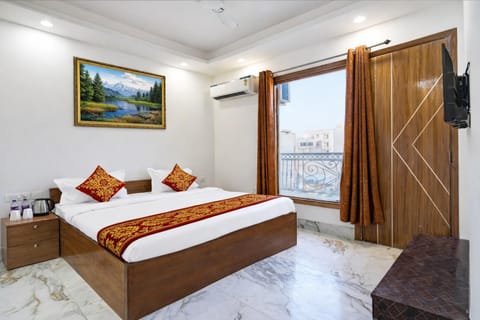 Bed, TV and multimedia, Photo of the whole room, Bedroom, air conditioner