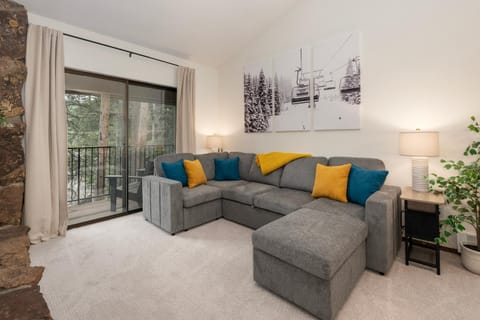 Skiing, Balcony/Terrace, Living room, Seating area, furniture