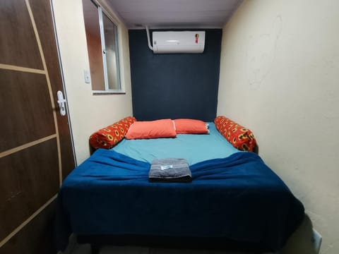 Bed, Photo of the whole room, Bedroom, air conditioner