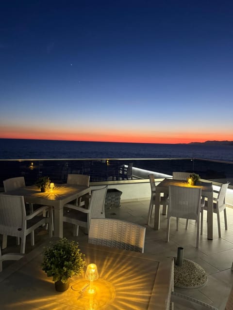 Restaurant/places to eat, Balcony/Terrace, Sea view, Sunset