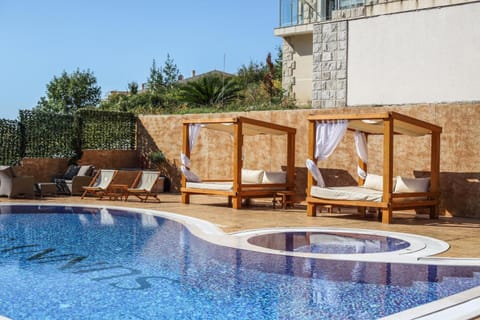 Swimming pool, Swimming pool