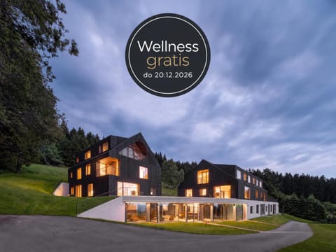 Property building, Communal lounge/ TV room, Neighbourhood, Natural landscape, Bird's eye view, Spa and wellness centre/facilities, Parking
