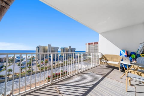 Property building, Patio, Balcony/Terrace
