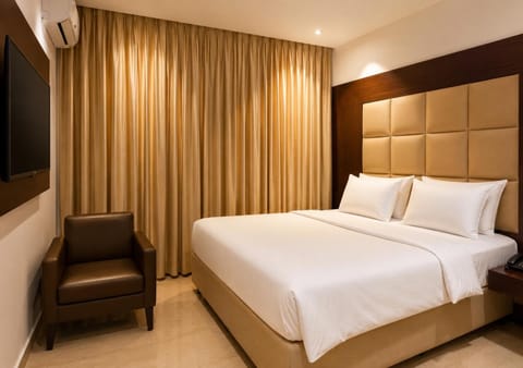 Property building, Bathroom, View (from property/room), Bedroom, room service, VIP