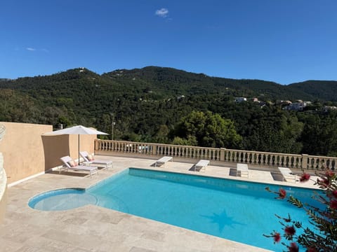 Natural landscape, View (from property/room), Balcony/Terrace, Mountain view, Pool view, Swimming pool, sunbed