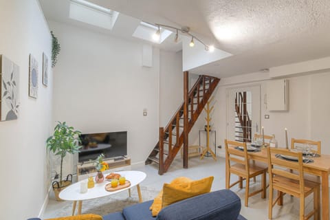 Communal lounge/ TV room, Living room, Seating area