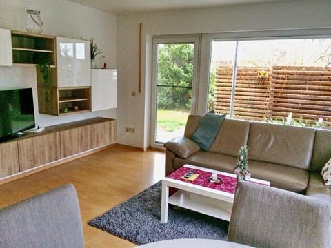 TV and multimedia, Living room, Garden view