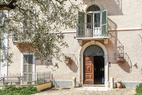 Property building, Facade/entrance, Day