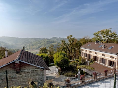 Property building, Natural landscape, Balcony/Terrace