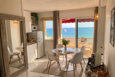 Patio, Natural landscape, View (from property/room), Balcony/Terrace, Kitchen or kitchenette, Beach, Sea view